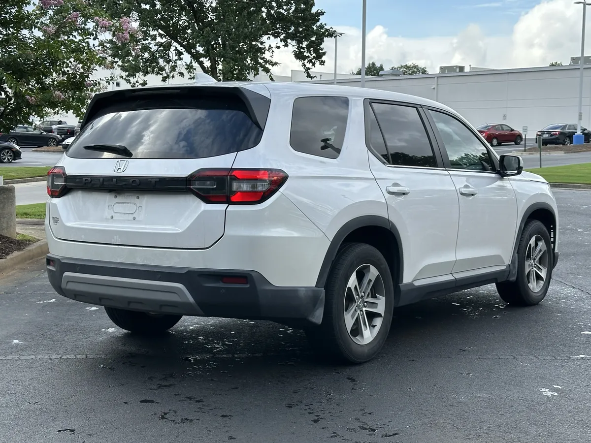 2023 Honda Pilot EX-L 8 Passenger 2WD thumbnail 10