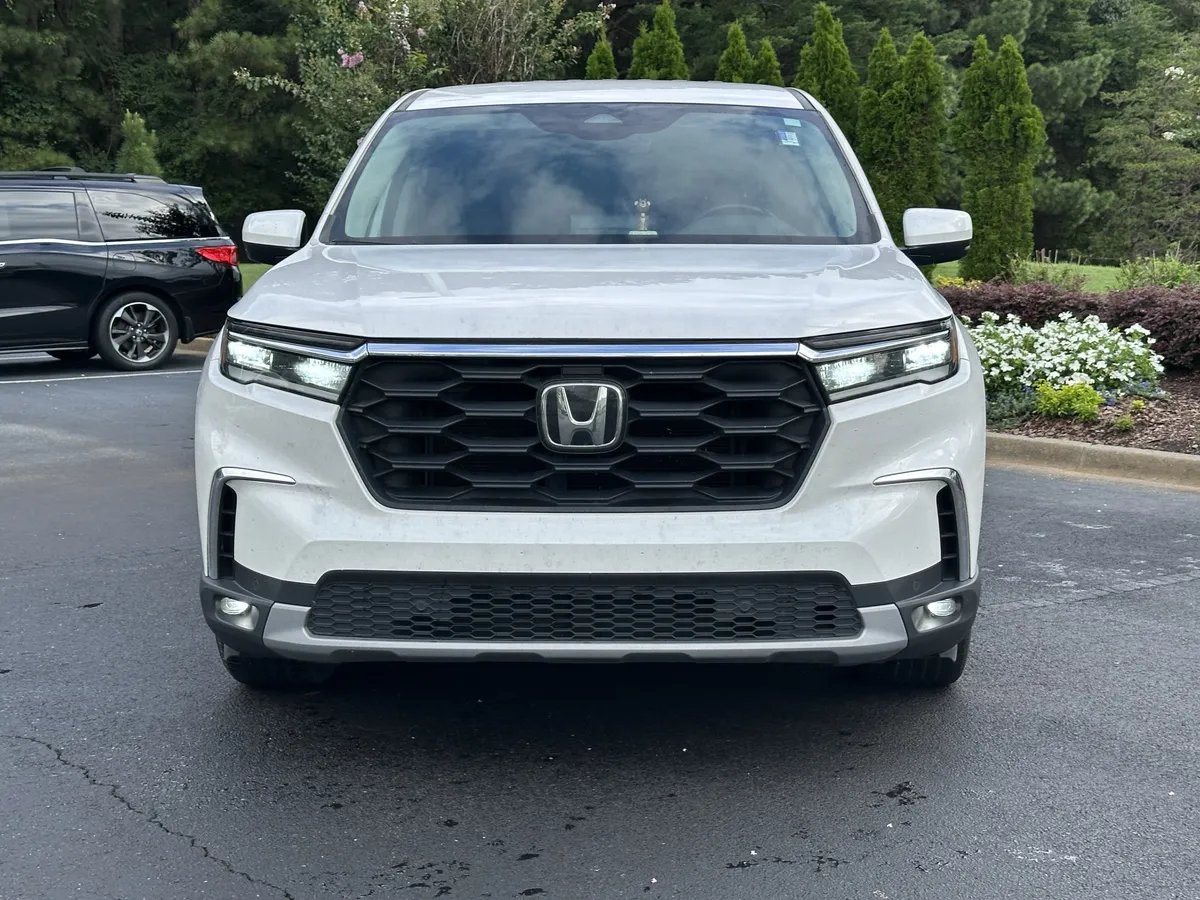 2023 Honda Pilot EX-L 8 Passenger 2WD thumbnail 2