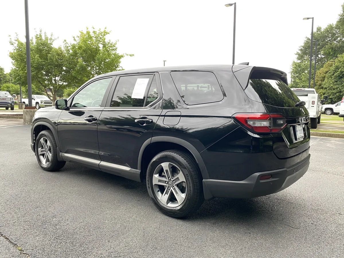2023 Honda Pilot EX-L 8 Passenger thumbnail 6