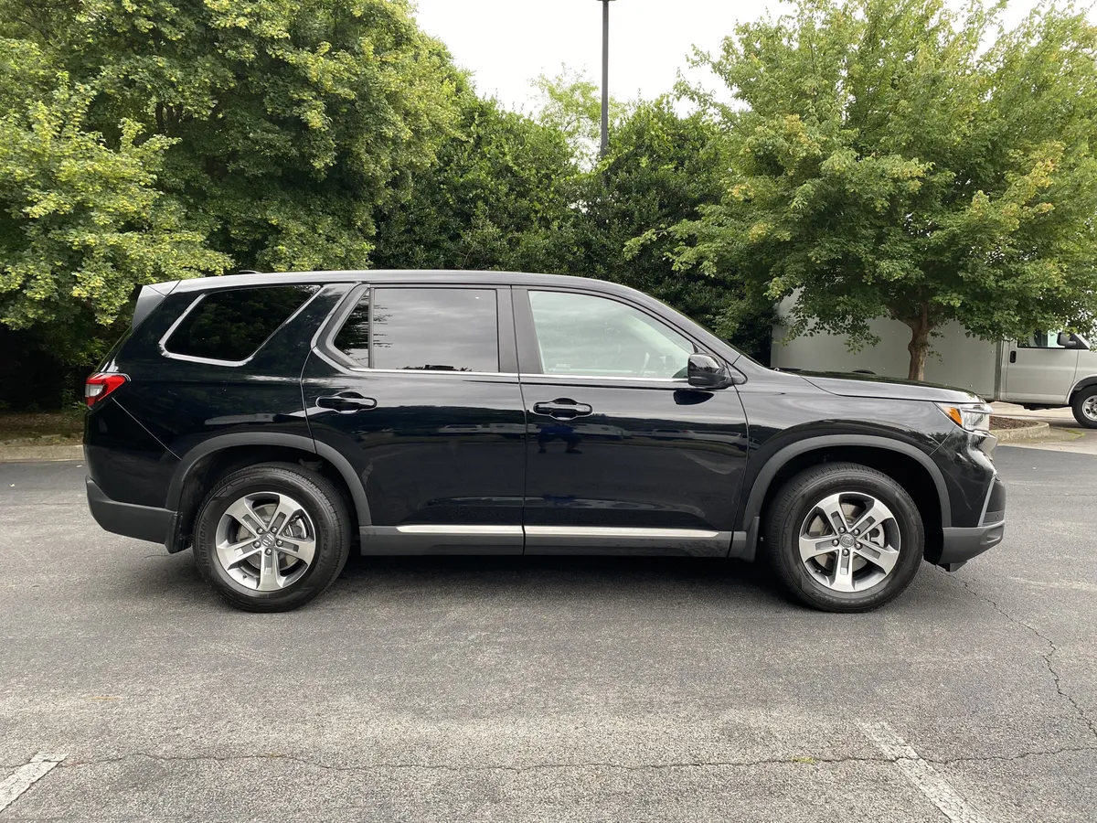 2023 Honda Pilot EX-L 8 Passenger thumbnail 9