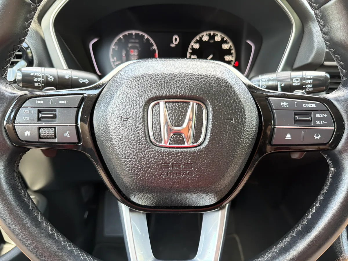 2023 Honda Pilot Touring thumbnail 10