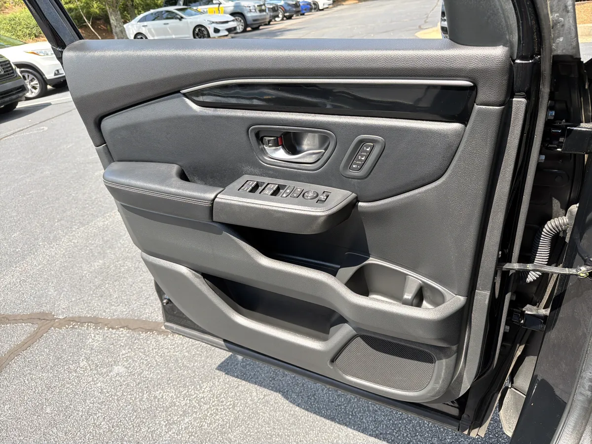 2023 Honda Pilot Touring thumbnail 13