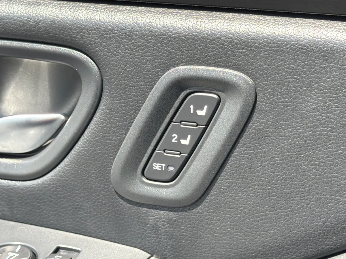 2023 Honda Pilot Touring thumbnail 14