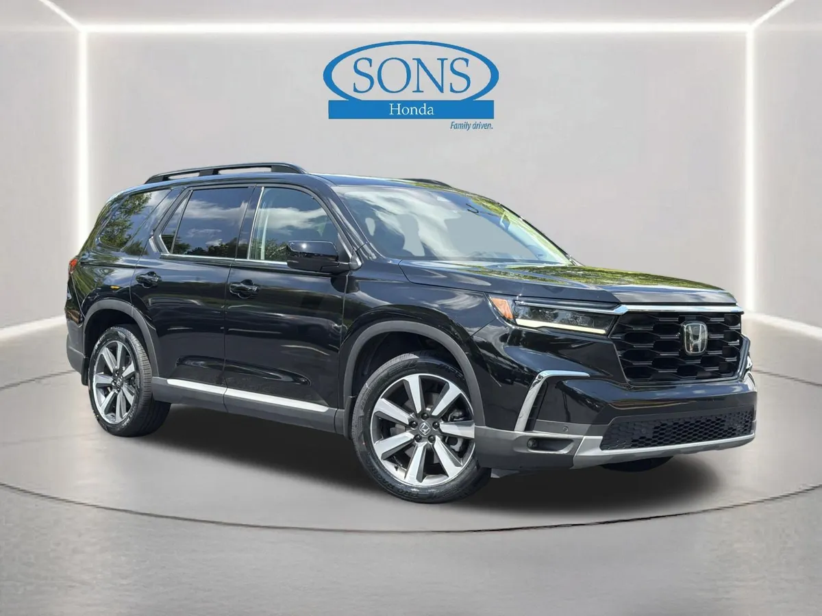 2023 Honda Pilot Touring thumbnail 2