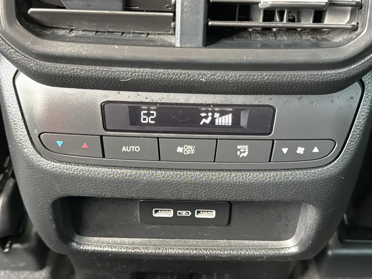 2023 Honda Pilot Touring thumbnail 20