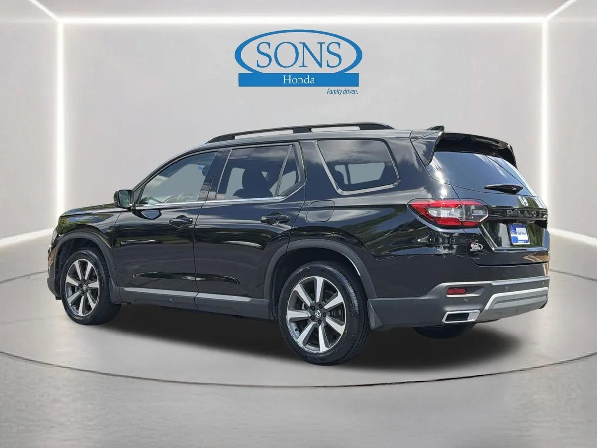 2023 Honda Pilot Touring thumbnail 23