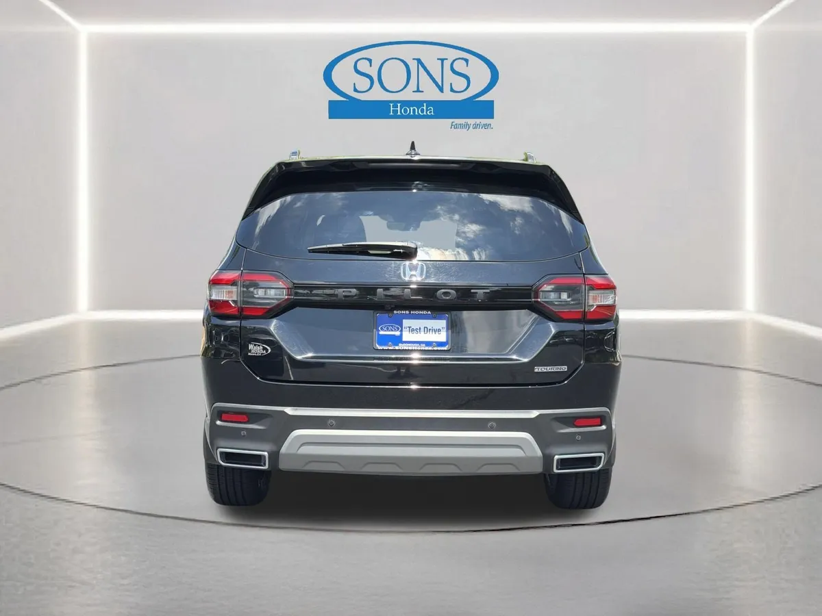 2023 Honda Pilot Touring thumbnail 24