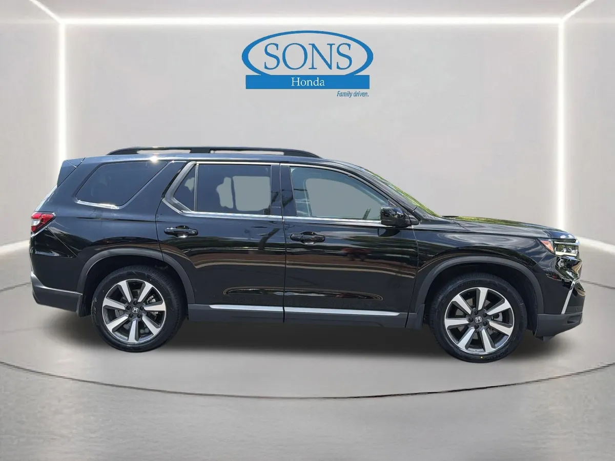 2023 Honda Pilot Touring thumbnail 29