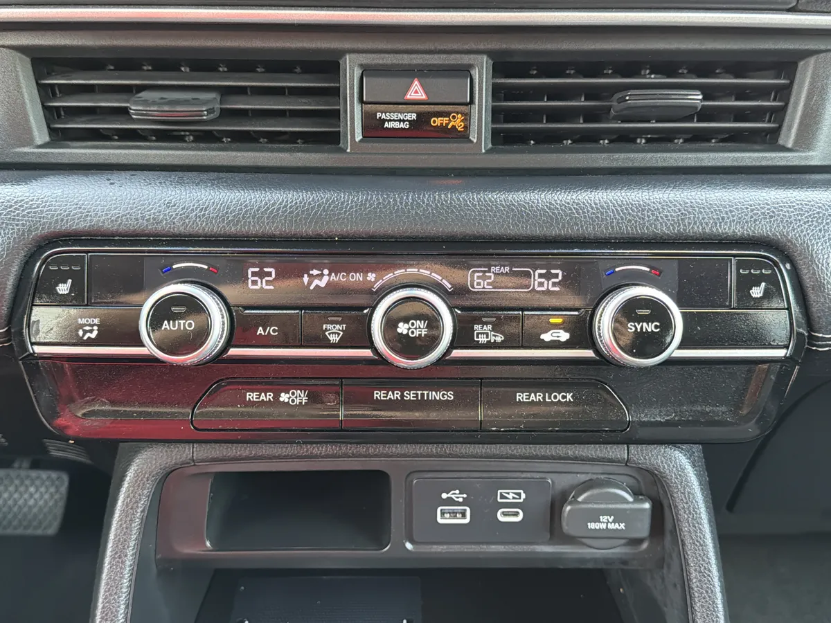 2023 Honda Pilot Touring thumbnail 6