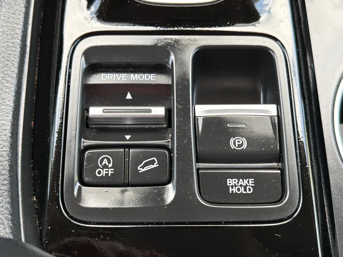 2023 Honda Pilot Touring thumbnail 8