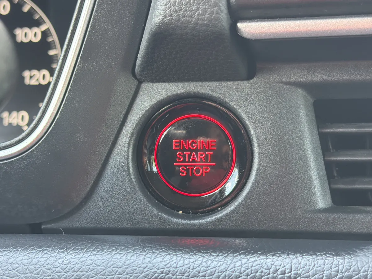 2023 Honda Pilot Touring thumbnail 9