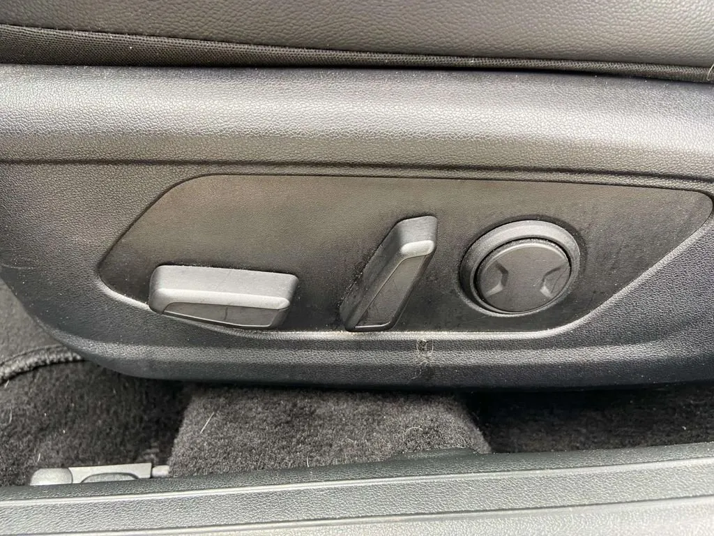 2023 Hyundai Elantra Hybrid Limited thumbnail 16