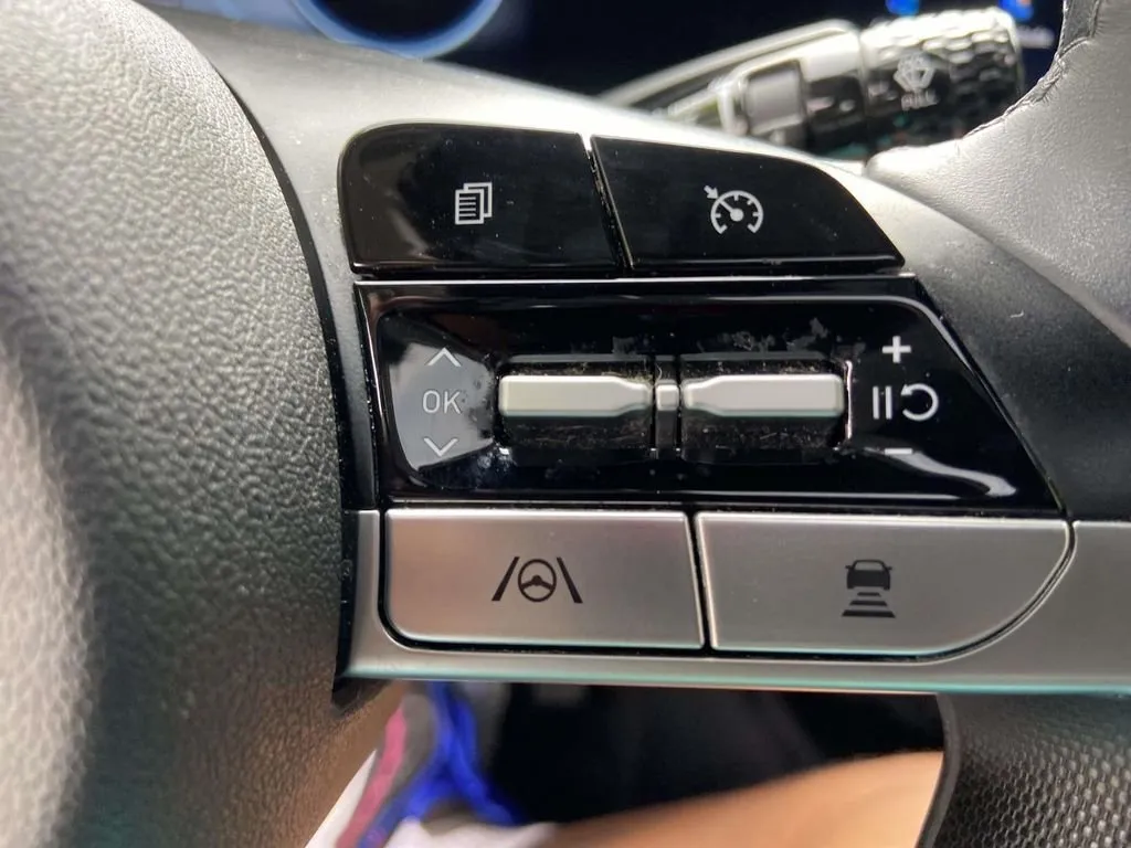 2023 Hyundai Elantra Hybrid Limited thumbnail 34