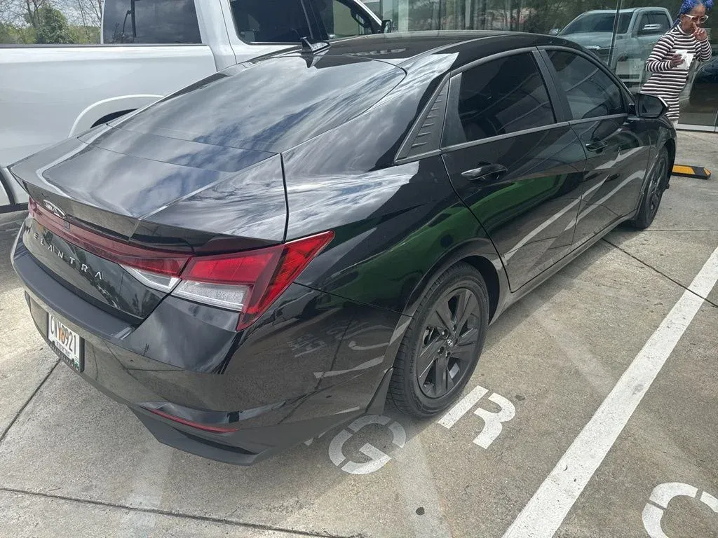 2023 Hyundai Elantra SEL thumbnail 4