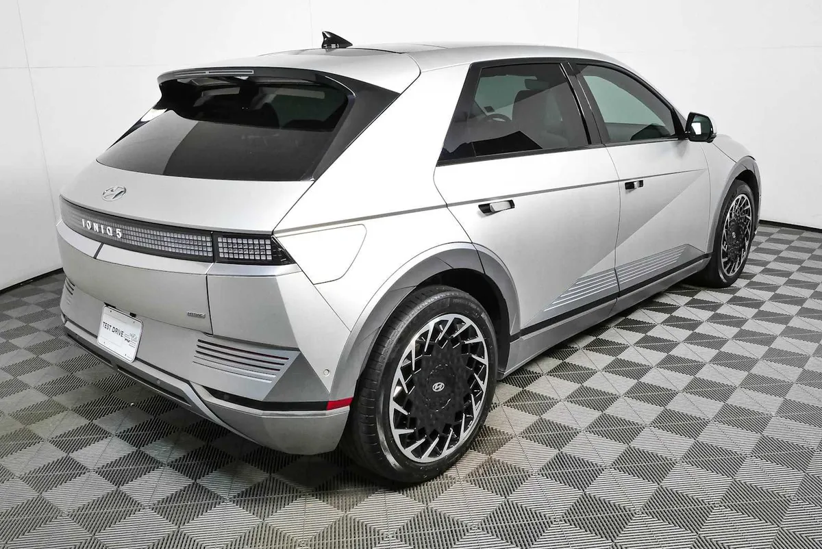 2023 HYUNDAI IONIQ 5 Limited thumbnail 3