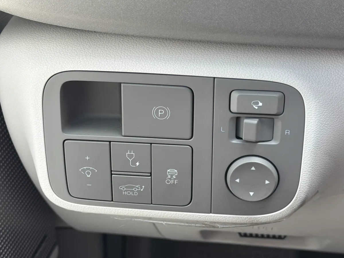 2023 Hyundai IONIQ 6 Limited thumbnail 13