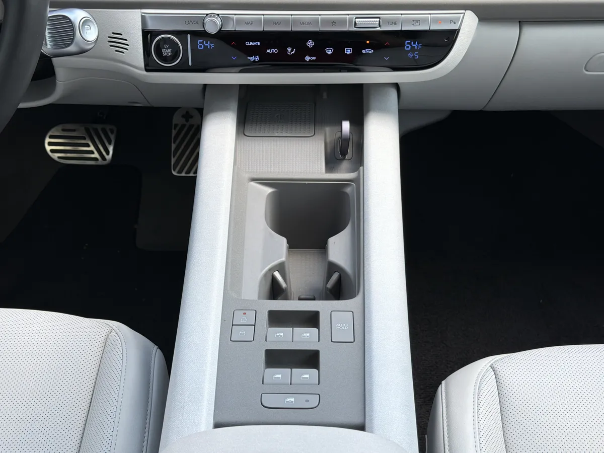 2023 Hyundai IONIQ 6 Limited thumbnail 5