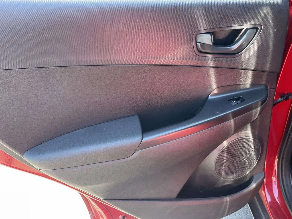 2023 Hyundai Kona SEL thumbnail 12