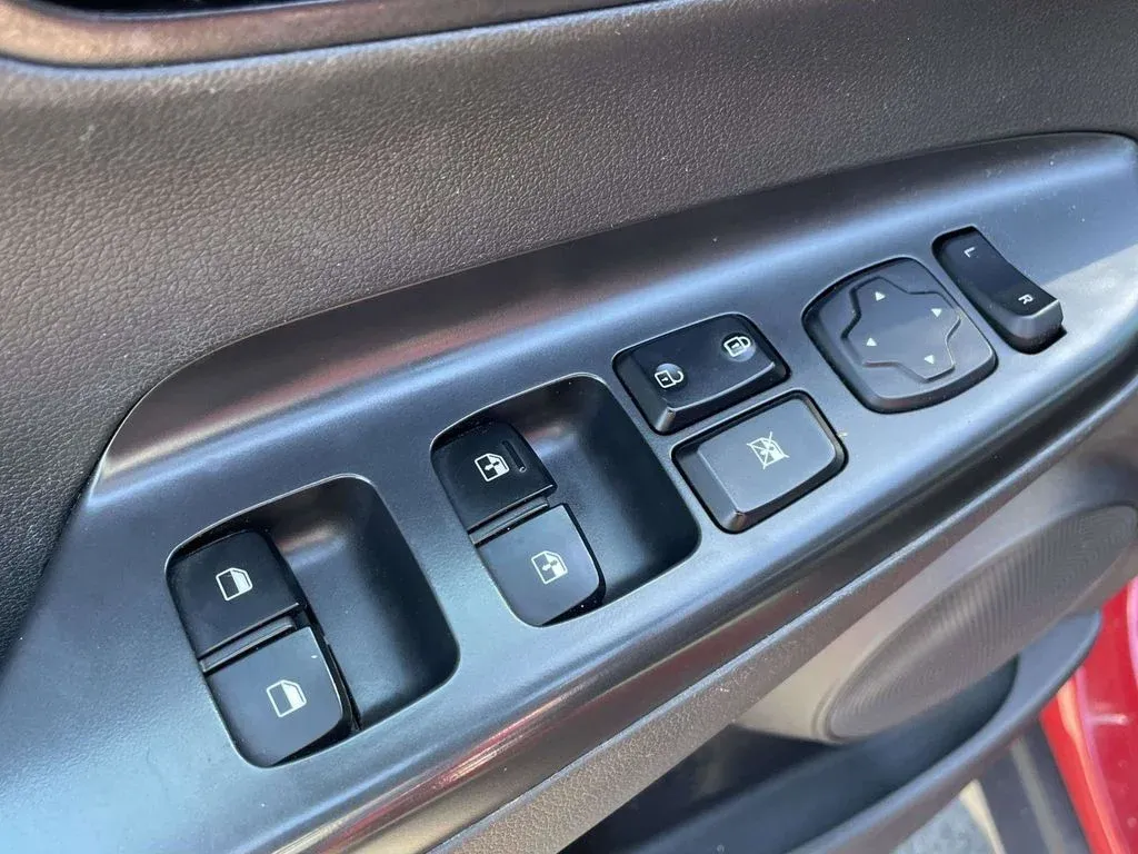 2023 Hyundai Kona SEL thumbnail 16