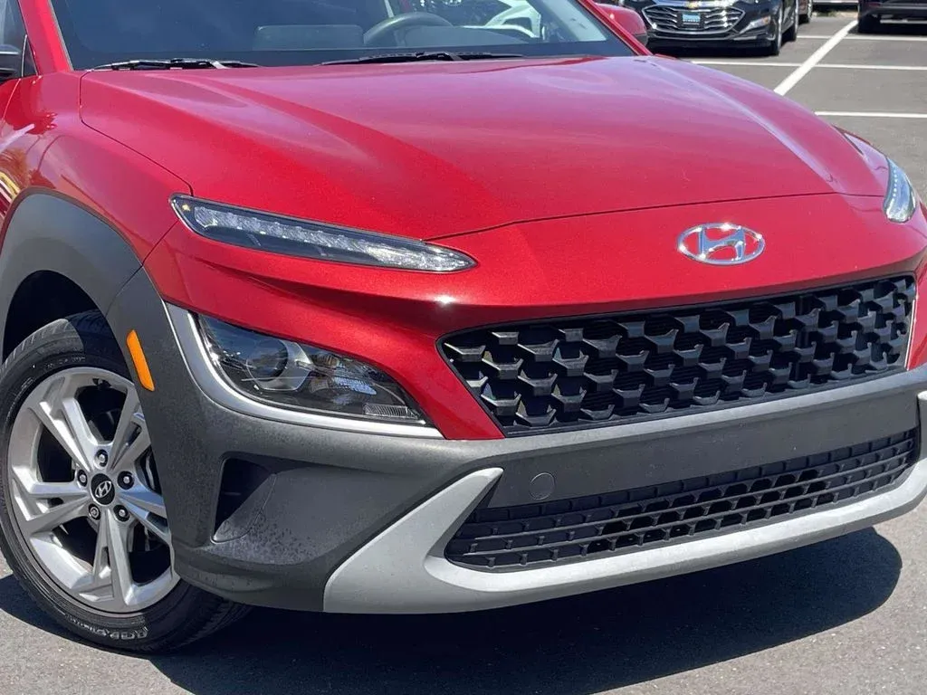 2023 Hyundai Kona SEL thumbnail 2