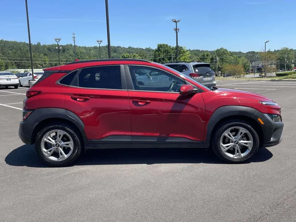 2023 Hyundai Kona SEL thumbnail 3