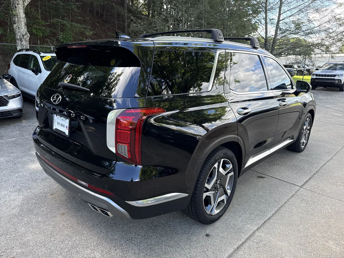 2023 Hyundai Palisade Limited thumbnail 7