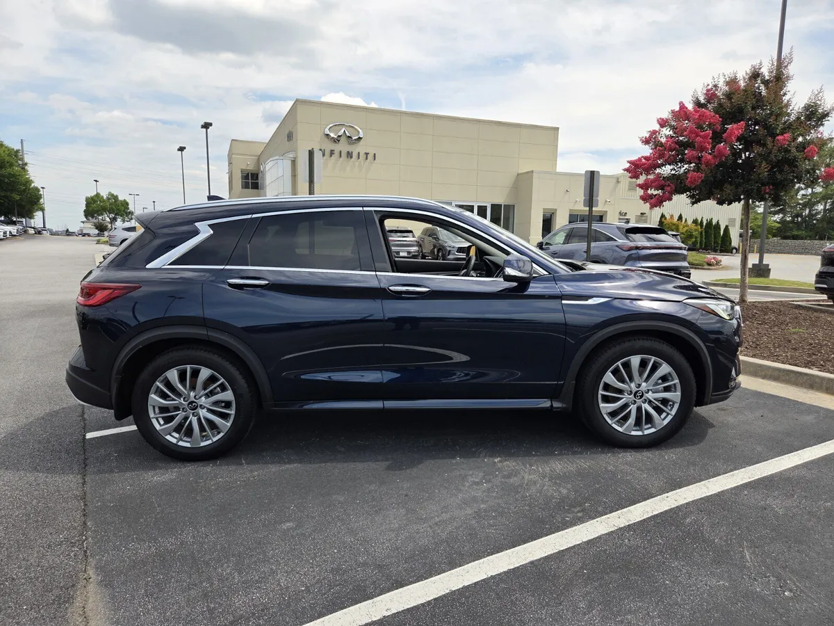 2023 INFINITI QX50 LUXE thumbnail 6