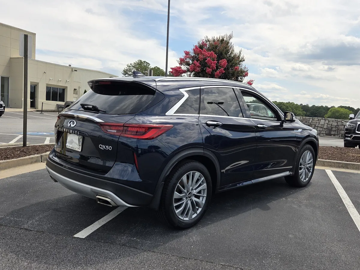 2023 INFINITI QX50 LUXE thumbnail 7