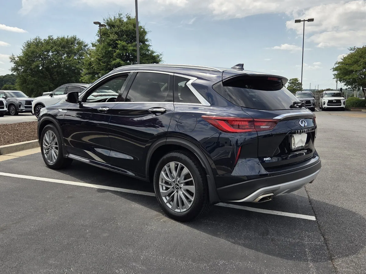 2023 INFINITI QX50 LUXE thumbnail 9