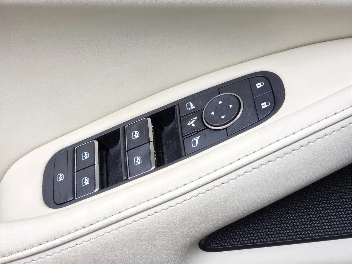 2023 INFINITI QX60 LUXE thumbnail 14