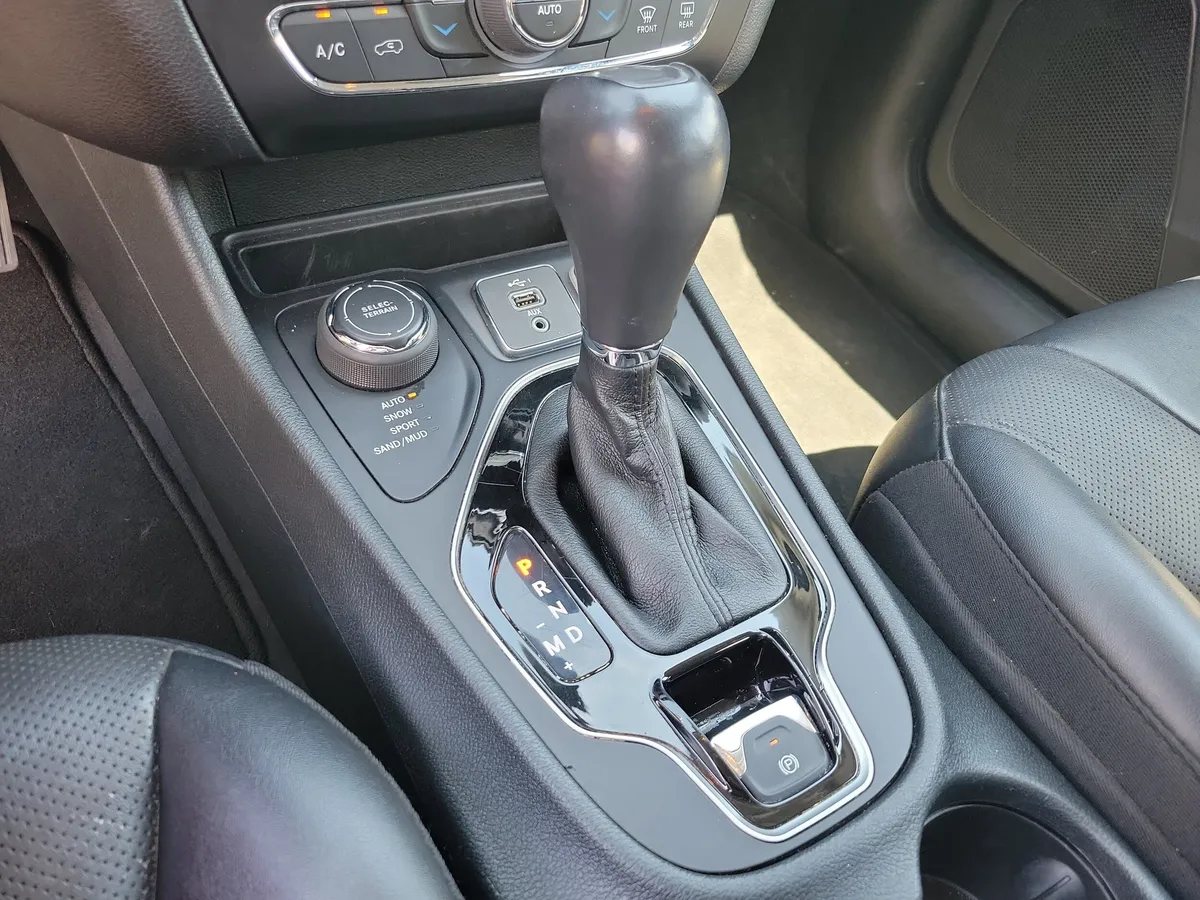 2023 Jeep Cherokee Altitude Lux thumbnail 12