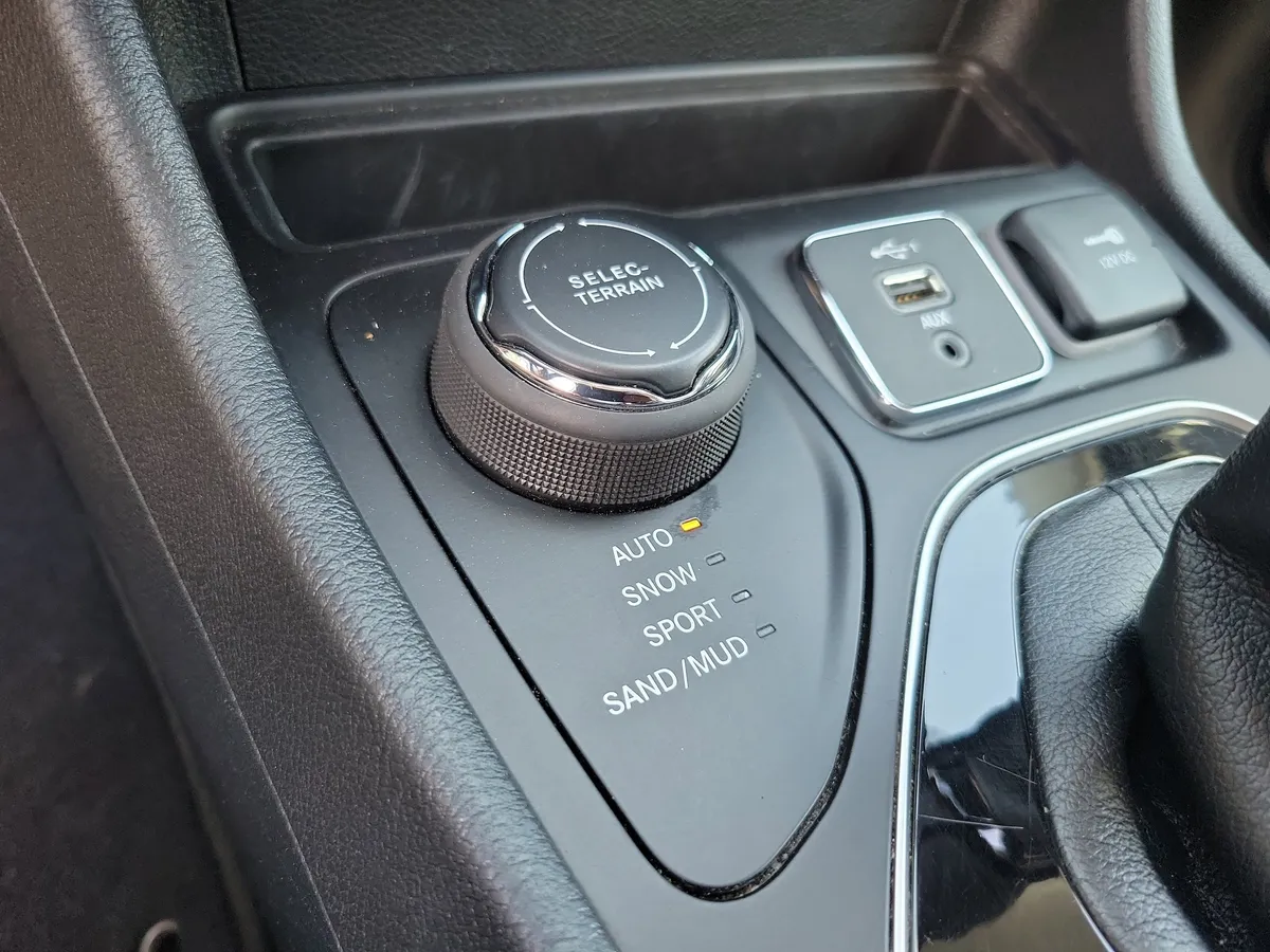 2023 Jeep Cherokee Altitude Lux thumbnail 13