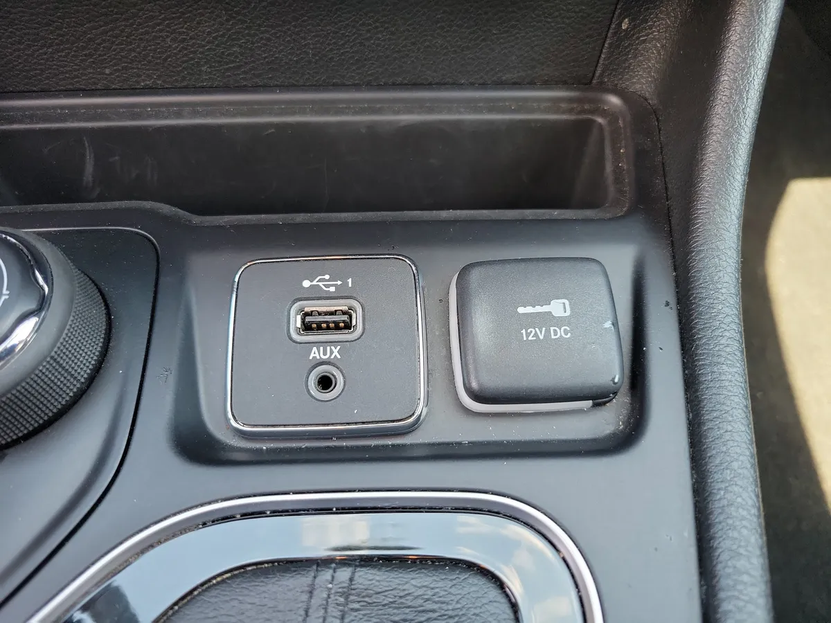 2023 Jeep Cherokee Altitude Lux thumbnail 14