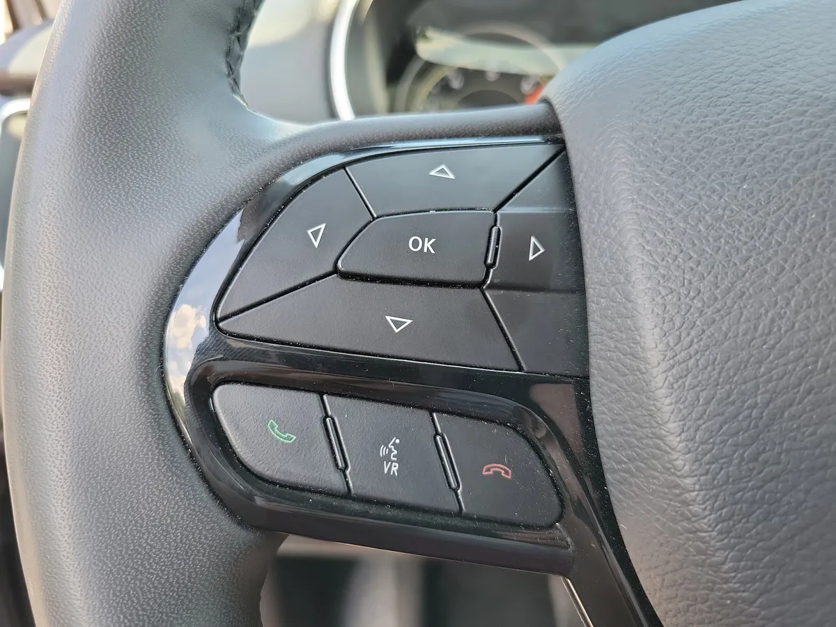 2023 Jeep Cherokee Altitude Lux thumbnail 17