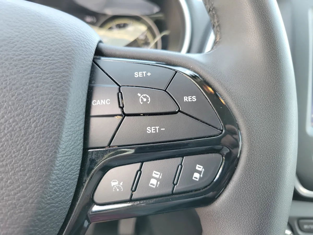 2023 Jeep Cherokee Altitude Lux thumbnail 18
