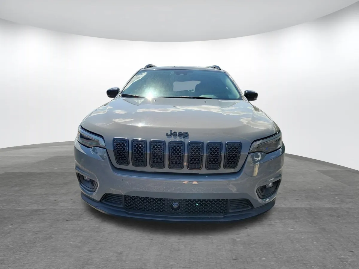 2023 Jeep Cherokee Altitude Lux thumbnail 21