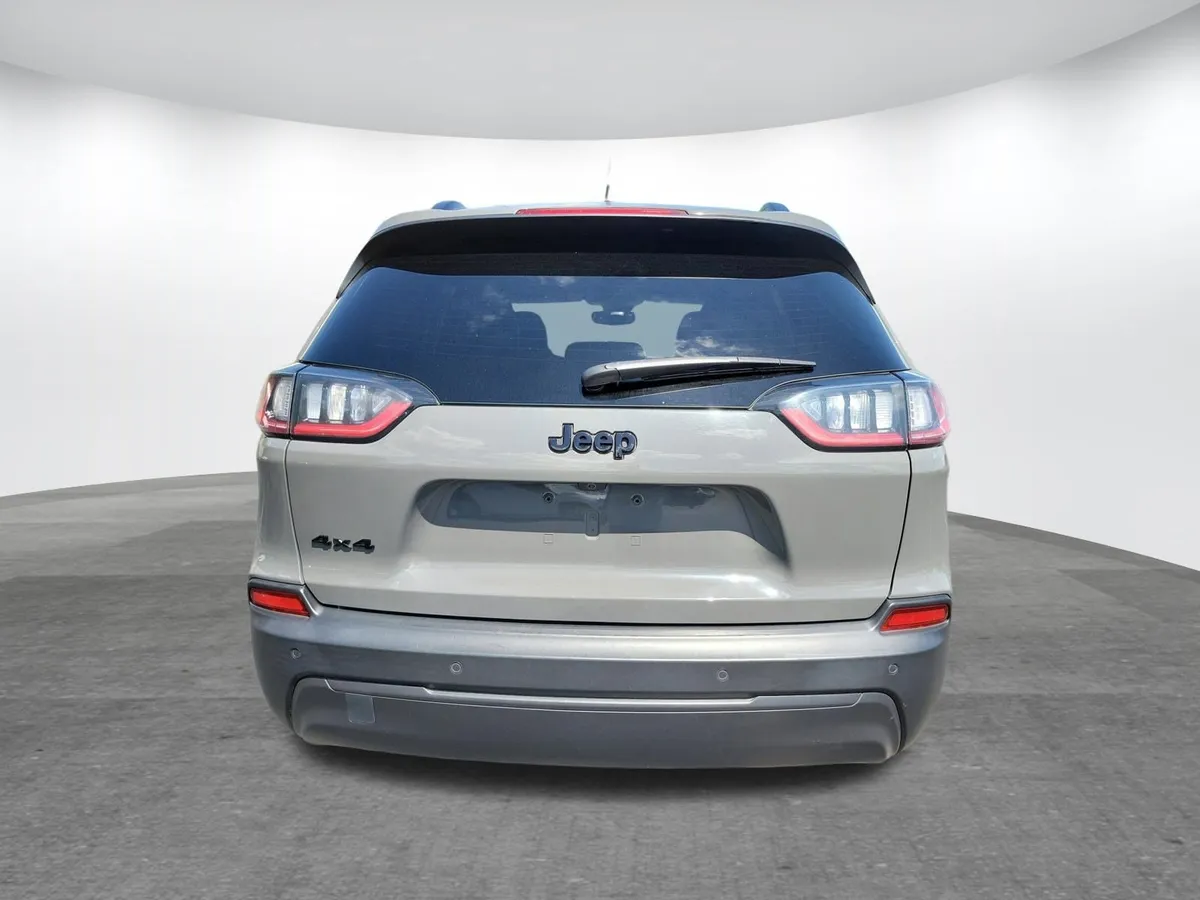 2023 Jeep Cherokee Altitude Lux thumbnail 25
