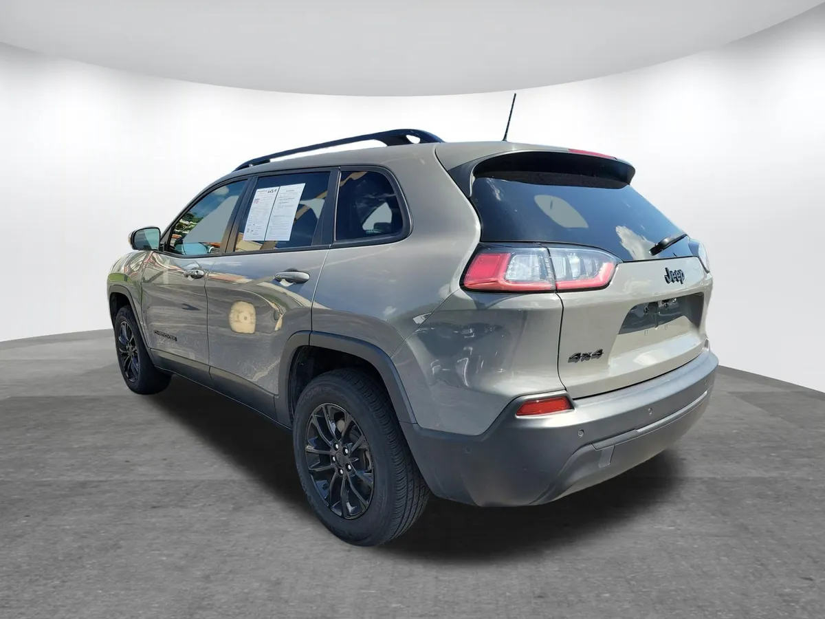 2023 Jeep Cherokee Altitude Lux thumbnail 26