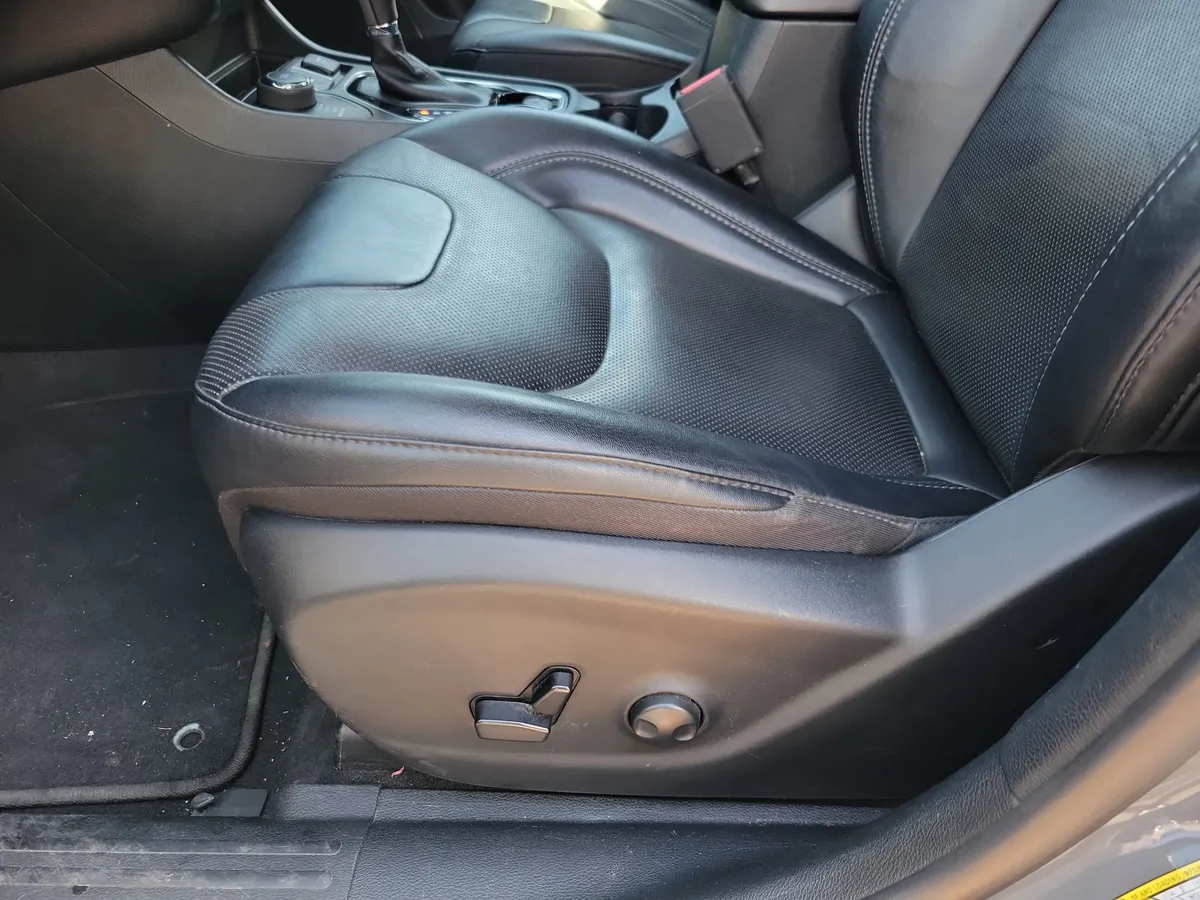 2023 Jeep Cherokee Altitude Lux thumbnail 5