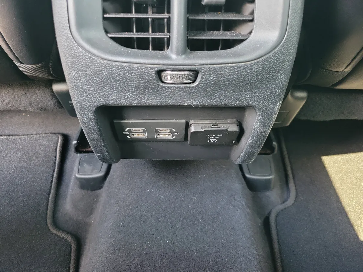 2023 Jeep Cherokee Altitude Lux thumbnail 8