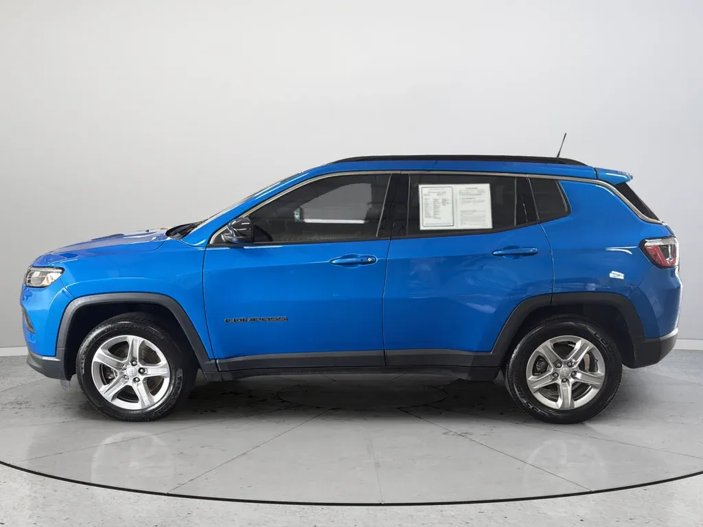 2023 Jeep Compass Latitude thumbnail 10