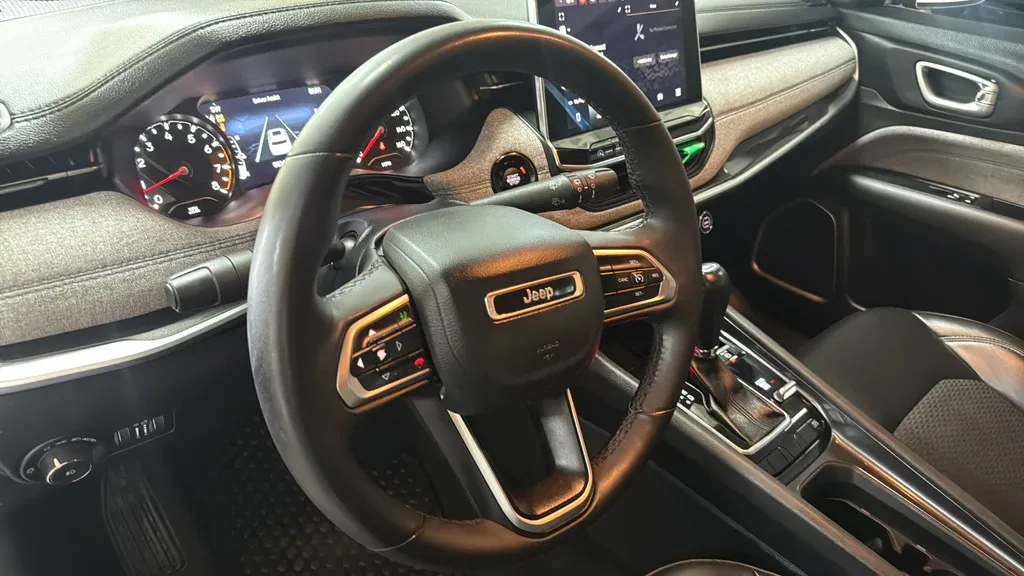 2023 Jeep Compass Latitude thumbnail 15