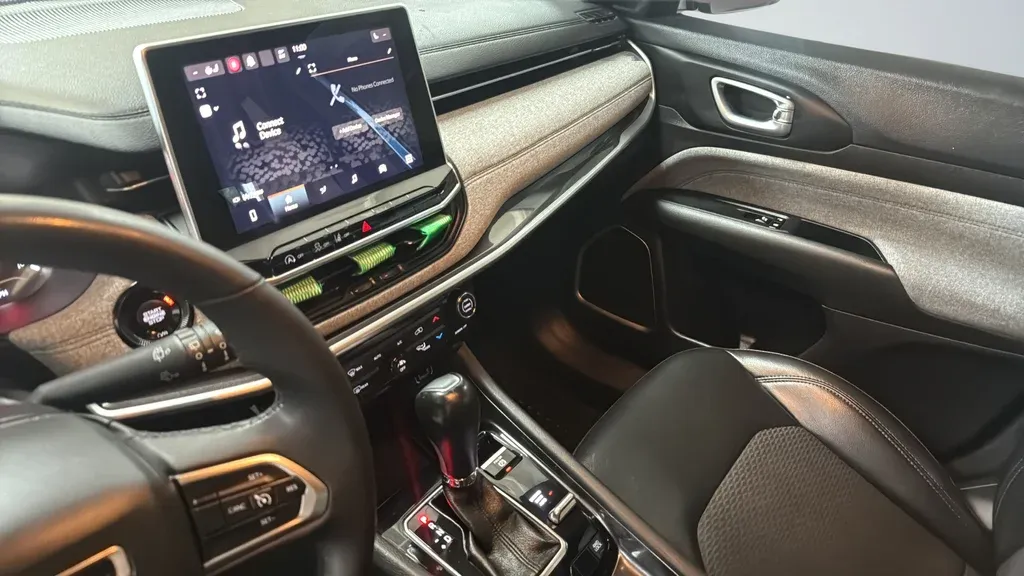 2023 Jeep Compass Latitude thumbnail 16