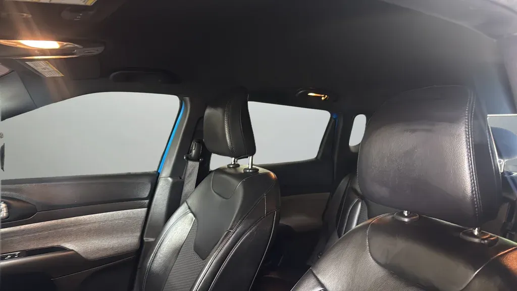2023 Jeep Compass Latitude thumbnail 18