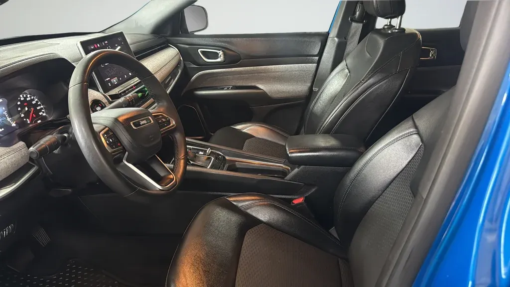 2023 Jeep Compass Latitude thumbnail 20