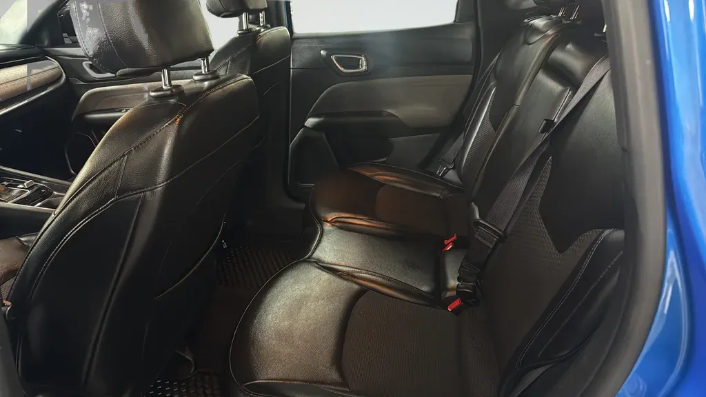 2023 Jeep Compass Latitude thumbnail 21