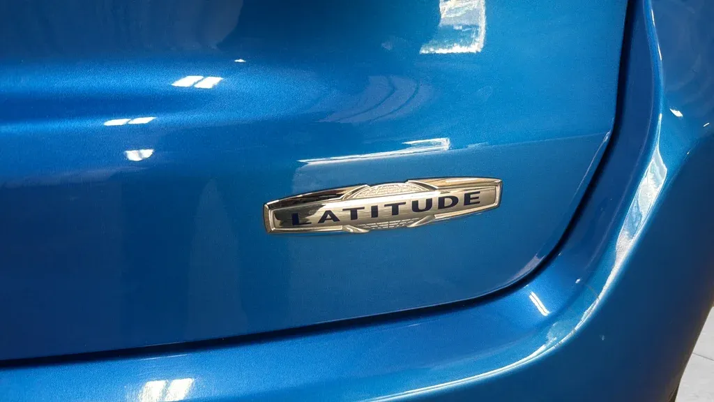 2023 Jeep Compass Latitude thumbnail 29
