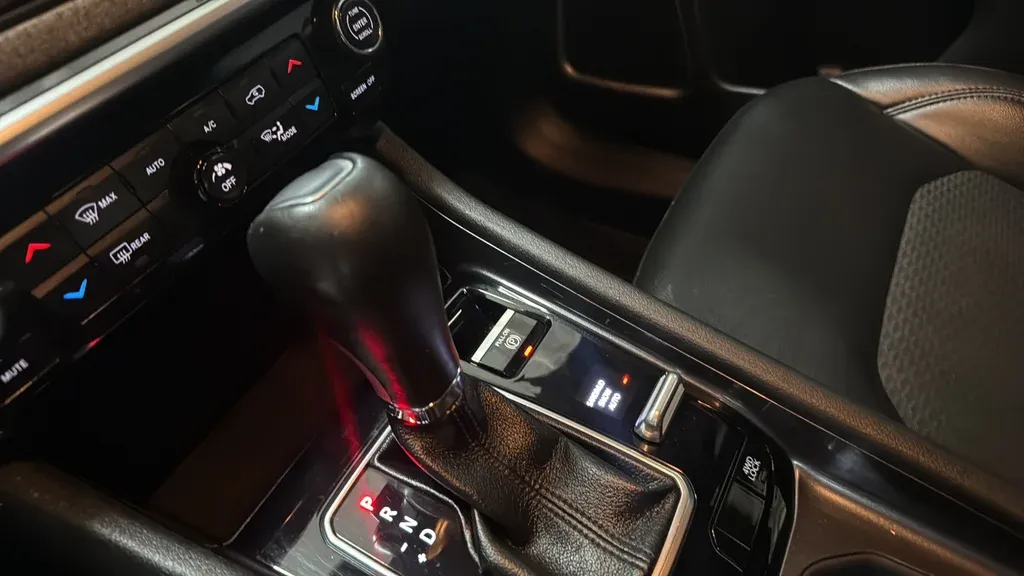 2023 Jeep Compass Latitude thumbnail 32