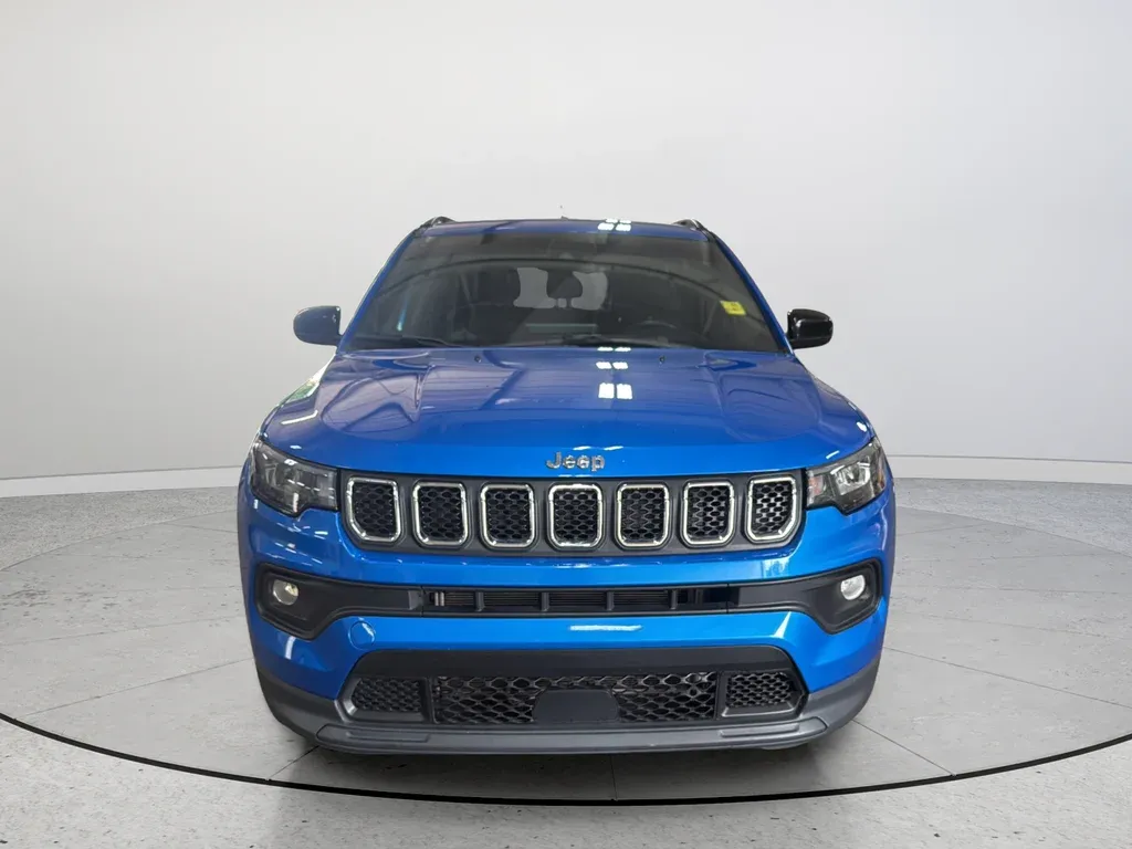 2023 Jeep Compass Latitude thumbnail 4