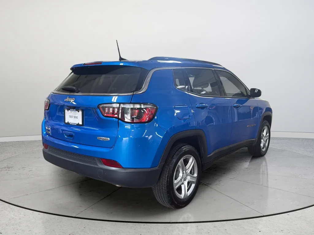 2023 Jeep Compass Latitude thumbnail 7